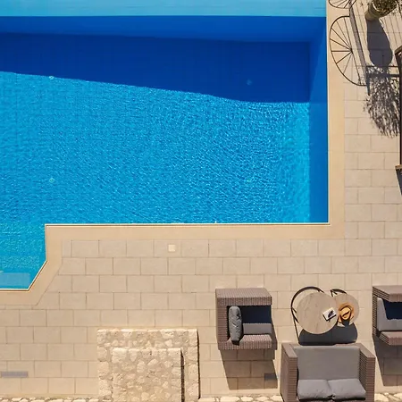 Willa Lithos Vlachata